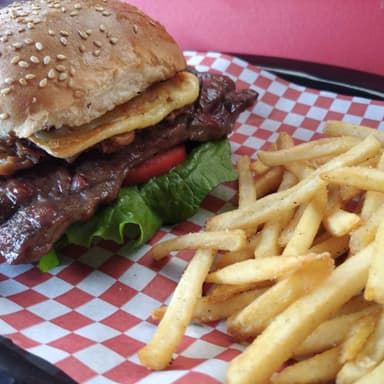 Combo Hamburguesa + Papas + Agua de Horchata