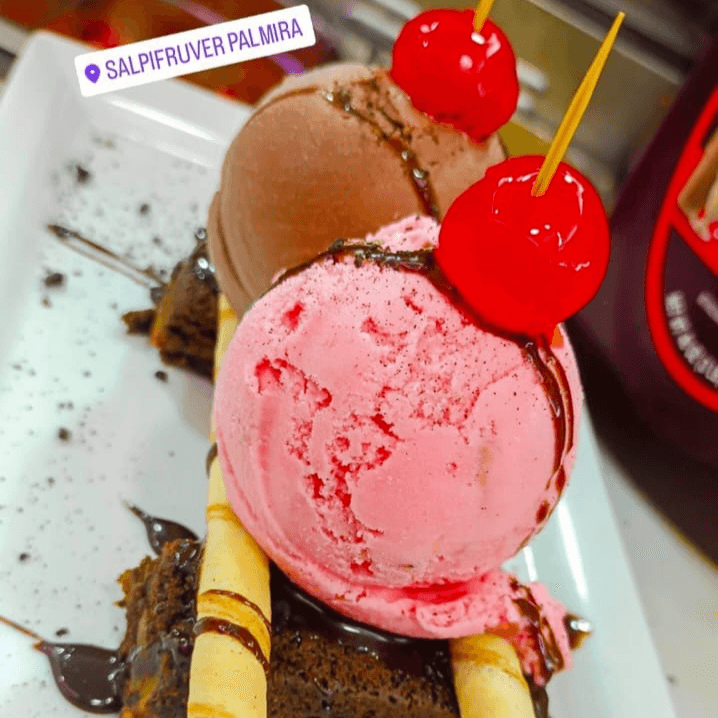 Brownie con 2 Bolas de Helado