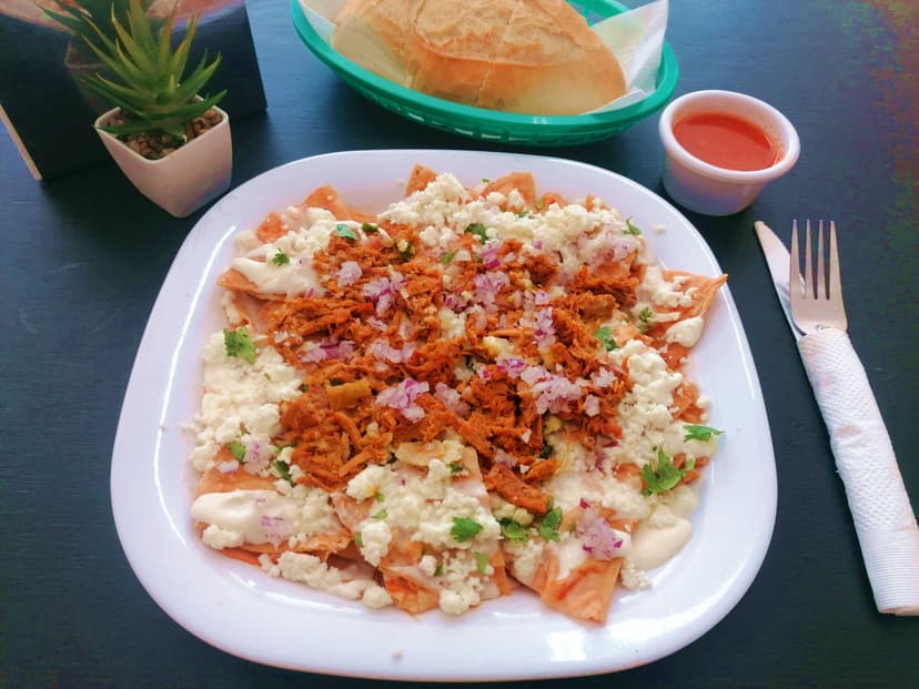 SALSA & CHILAQUIL