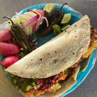 Quesadilla de Maíz con Adobada