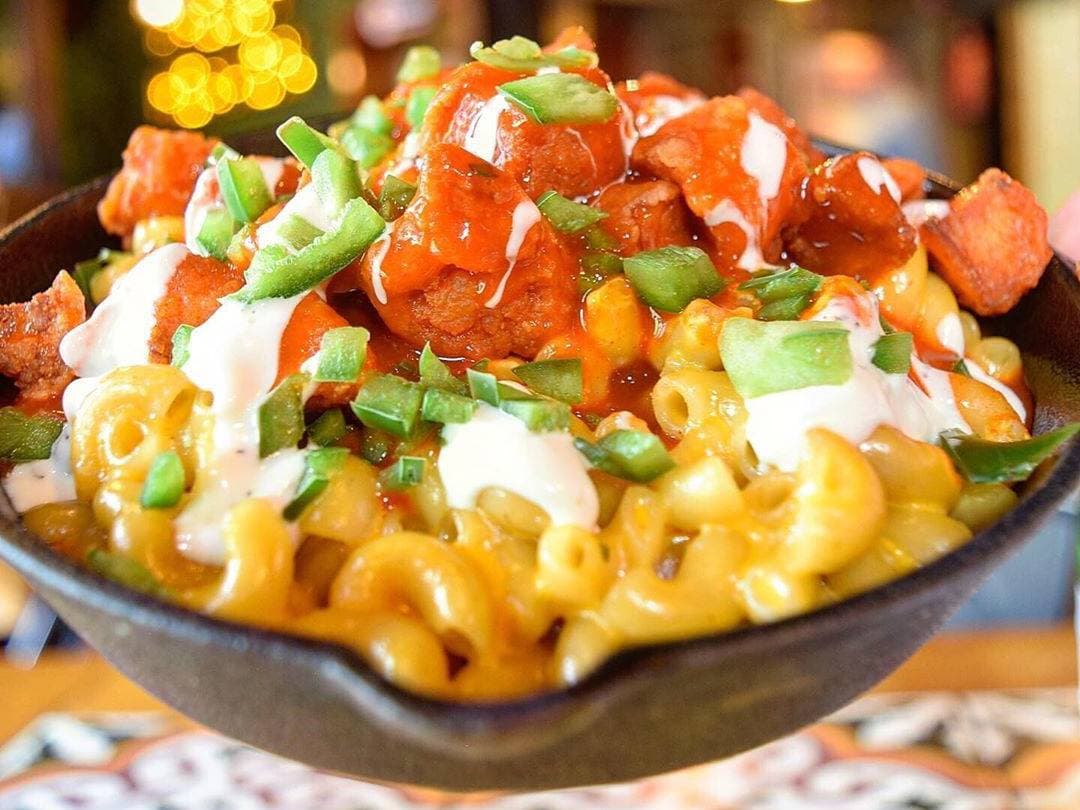 Mac N' Boneless