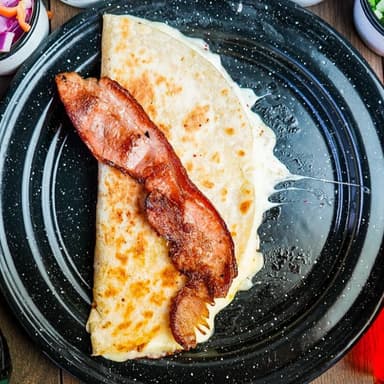 QUESADILLA CON TOCINO