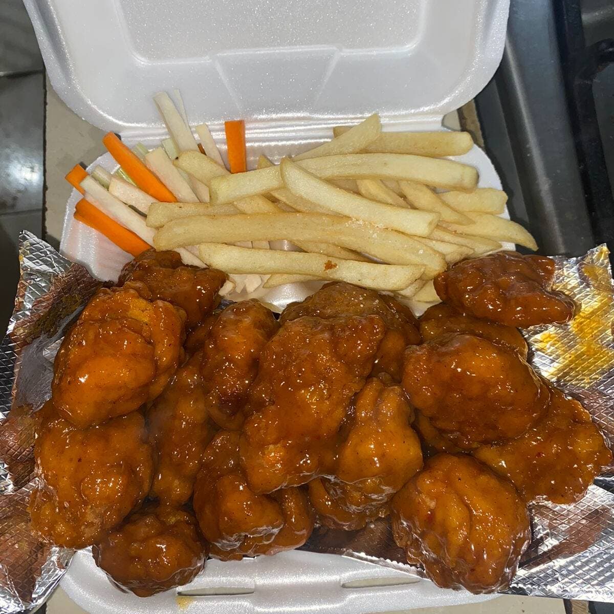 Orden de 18 Boneless + Papas