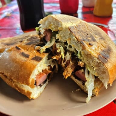 Torta de Pierna con Chorizo Grande