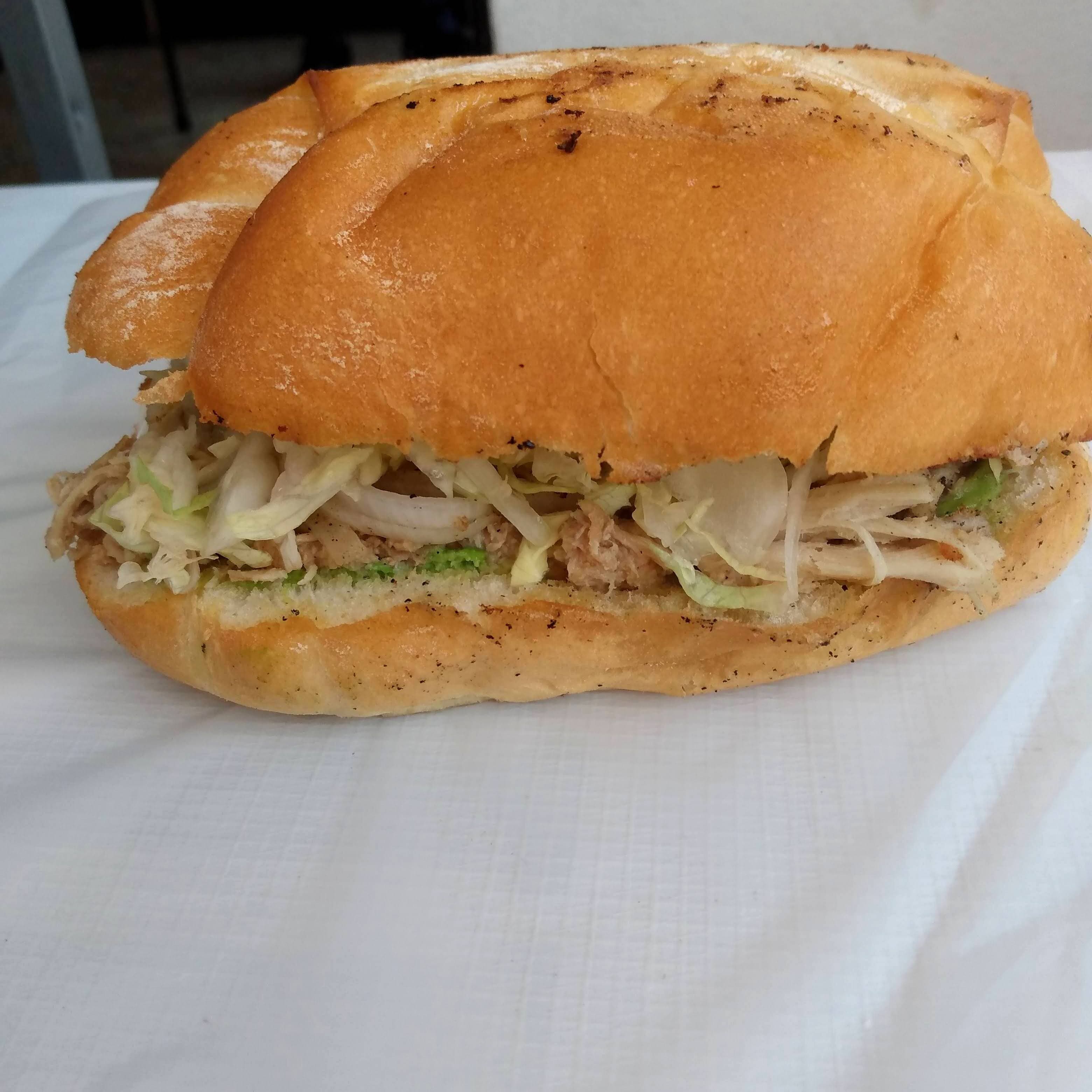 Torta De Pierna de Puerco (con Aguacate)