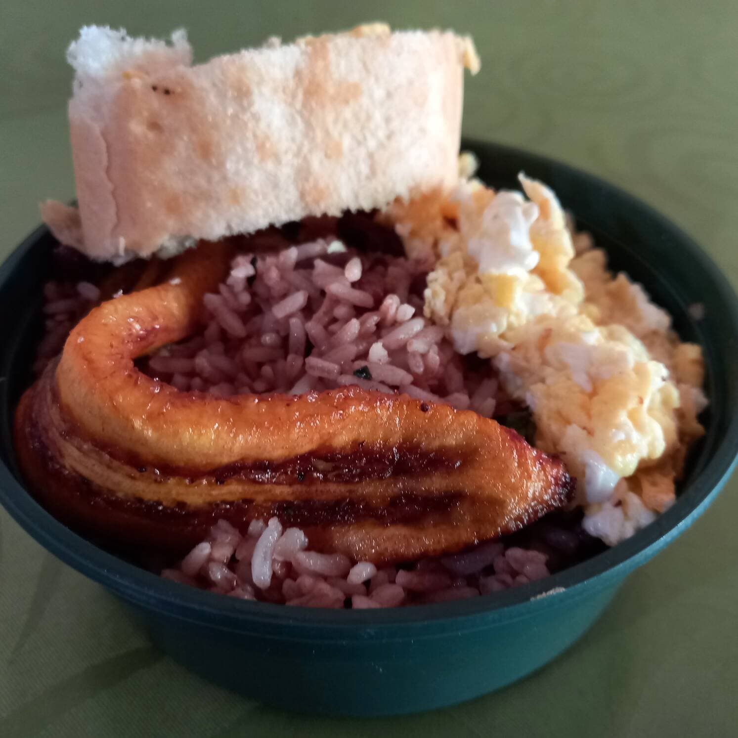 Pinto con Huevo Picado y Platano