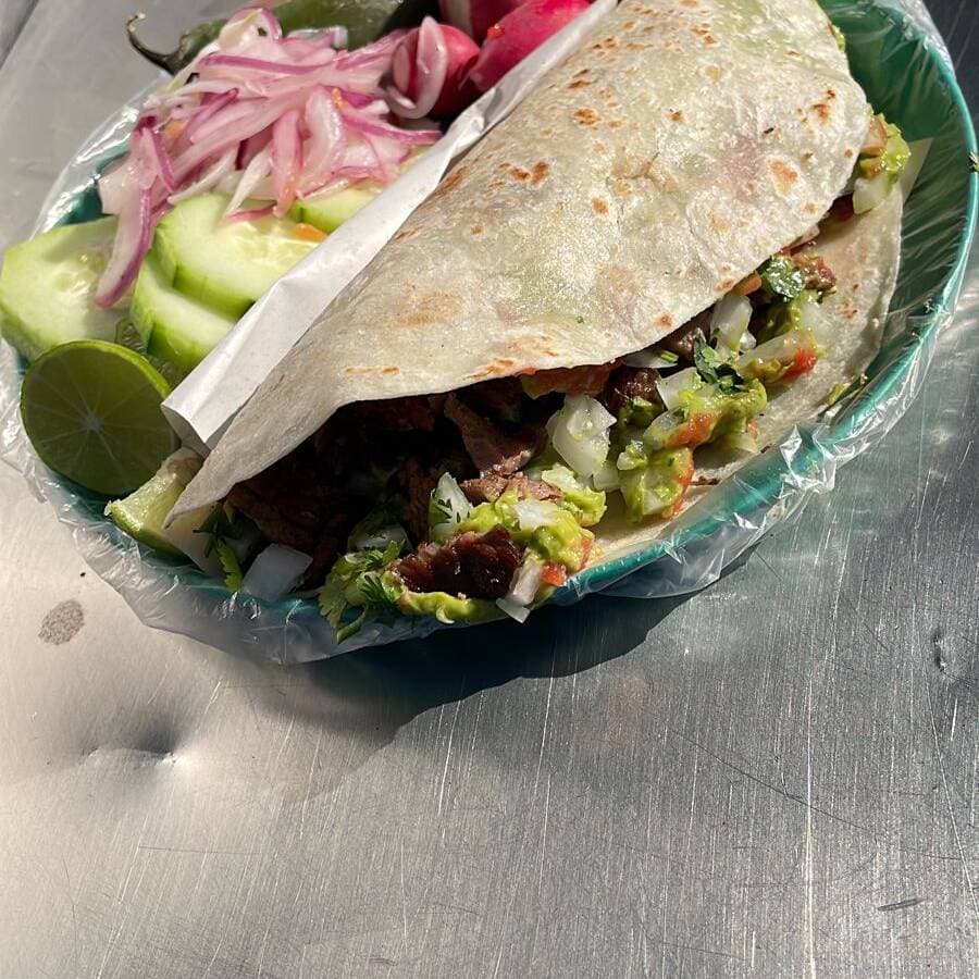 Quesadilla de Harina con Asada