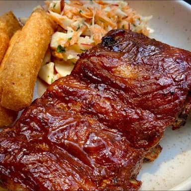 Costilla Frita 350g + Acompañamiento  + Bebida