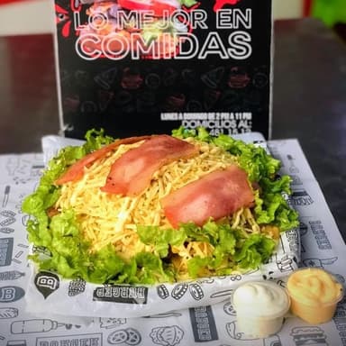 Salchipapa costeña
