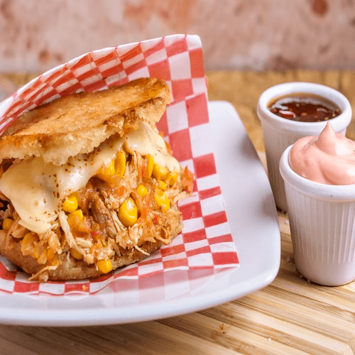 Arepa Desmechada Pollo