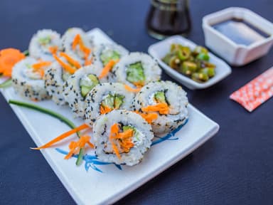 Sushi Frío Ajonjolí Maki