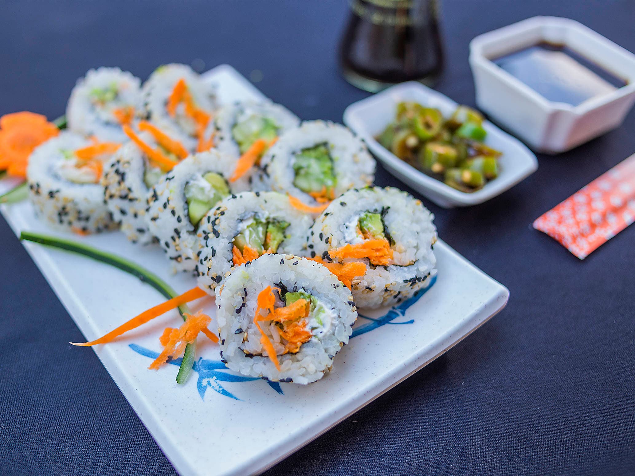 Sushi Frío Ajonjolí Maki