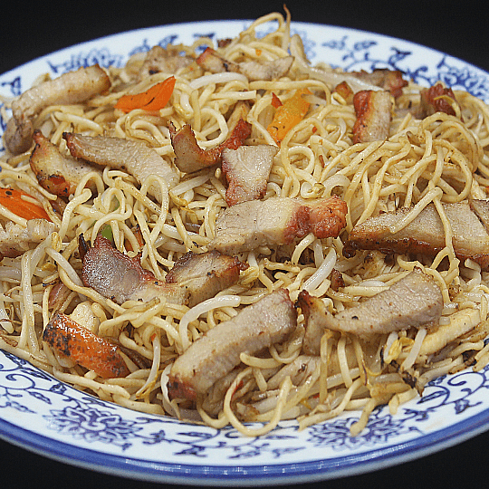Tallarín Saltado seco al sillao con chancho