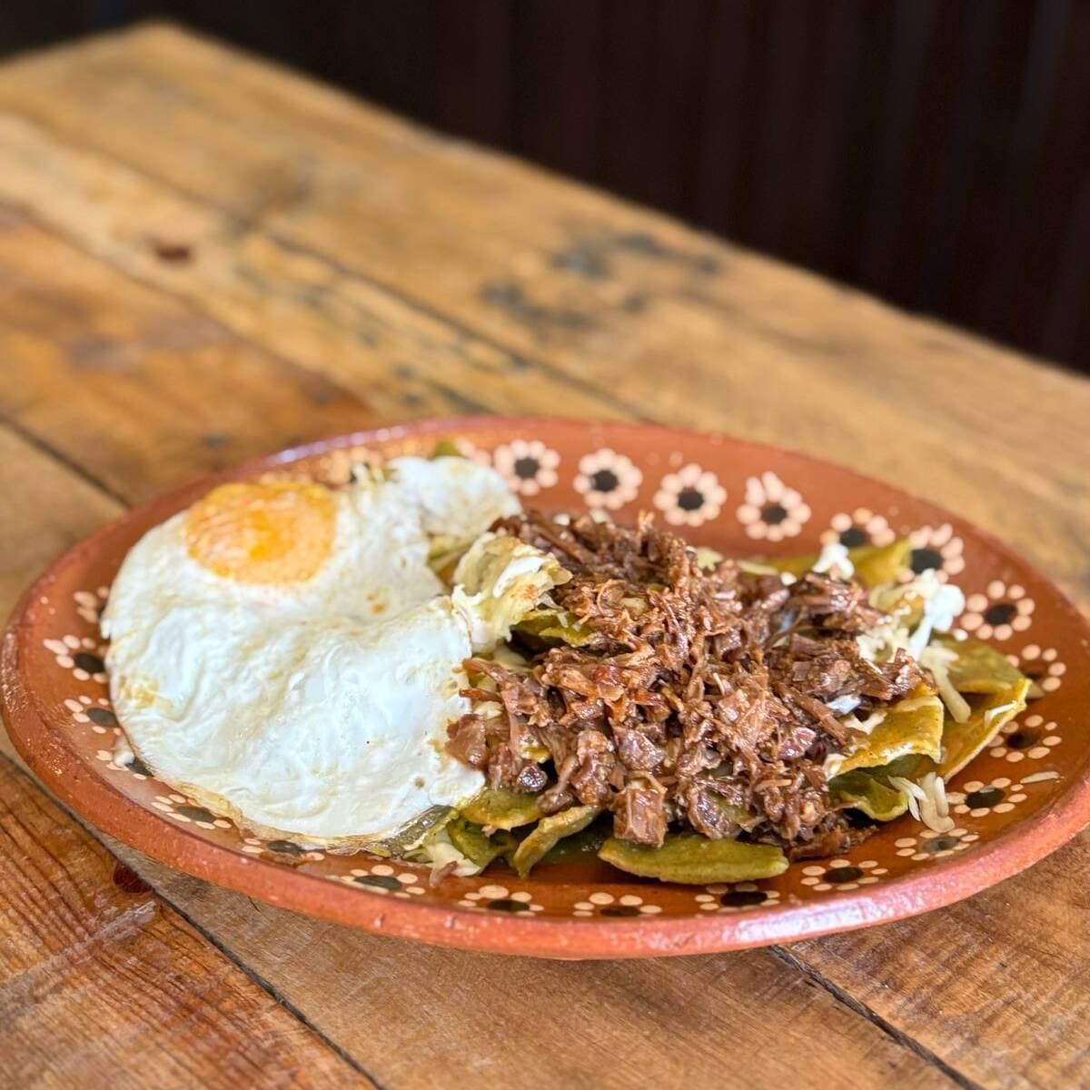 Orden de Chilaquiles con Birria y Huevo