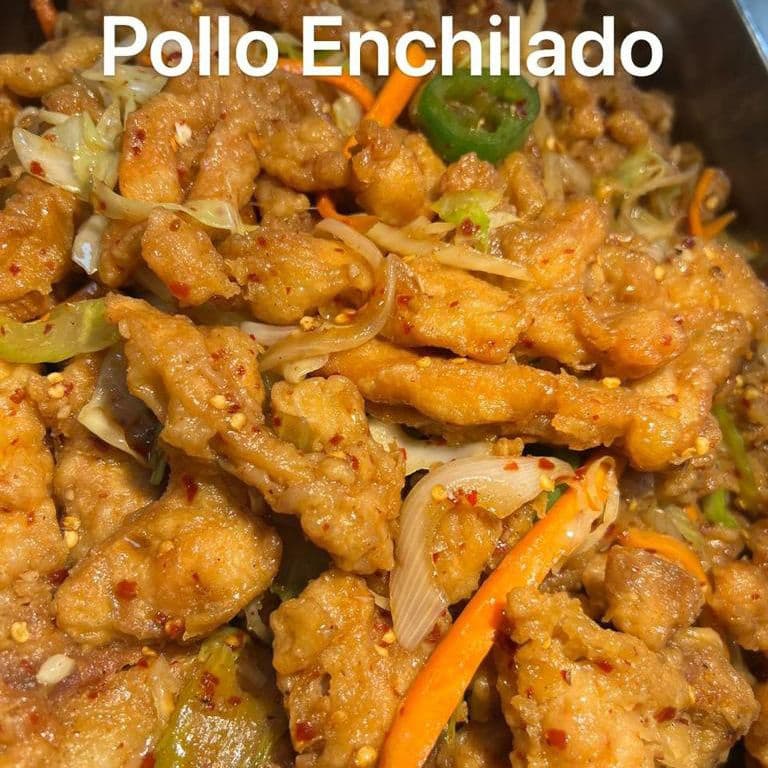 2 Guisados a Escoger y Arroz o Espagueti