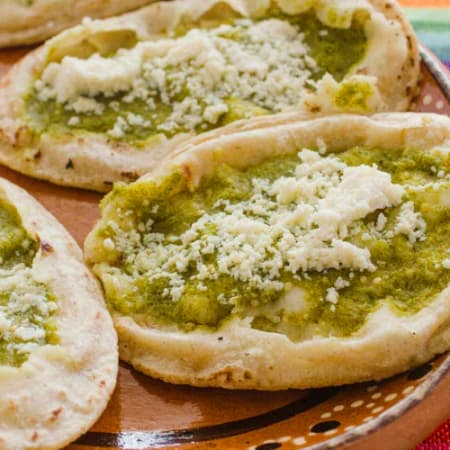 Picaditas Verdes Con Pollo
