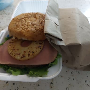 Combo - Hamburguesa Hawaiana + Papas ¡GRATIS!