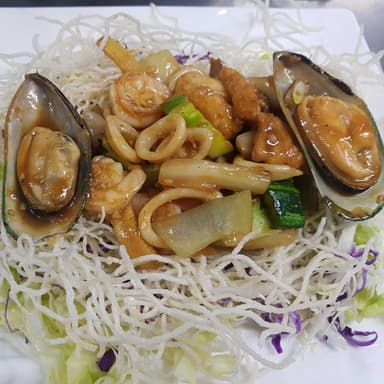 Mariscos con Verduras al Nido