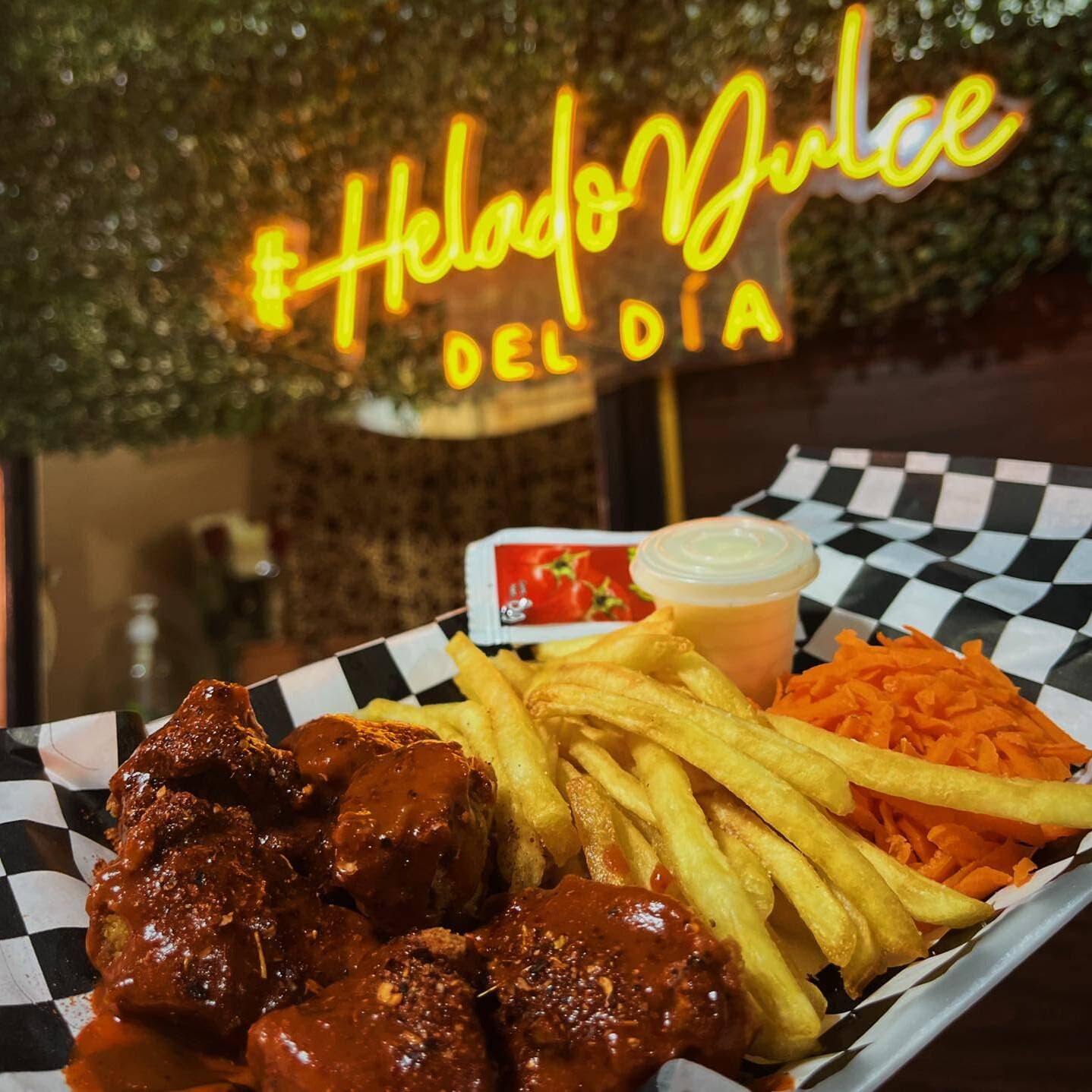 Orden de 5 boneless con papas