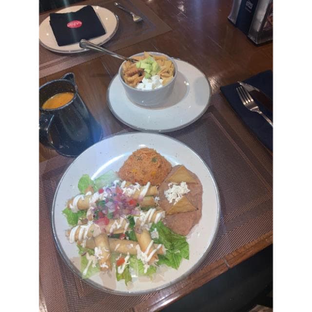 COMBO DEL DIA (ENTRADA Y PLATO FUERTE)