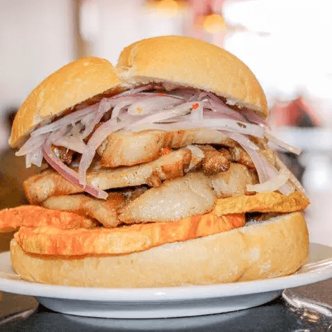 Pan con Chicharrón