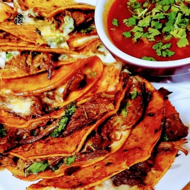 3 Tacos de Birria + Agua Fresca