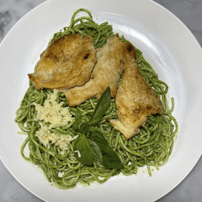 Tallarín Verde con Pollo