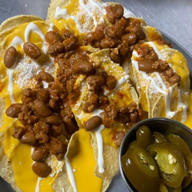 NACHOS CON CHILLI BEANS(100GR).
