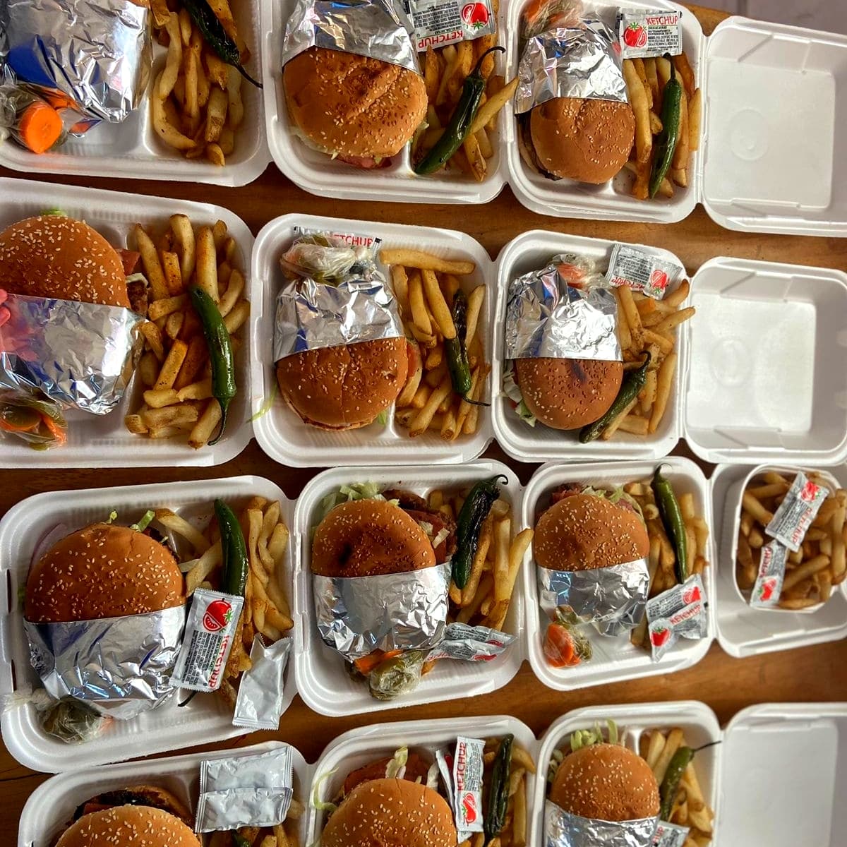 Combo Hamburguesa Sencilla + Papas + Bebida
