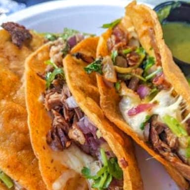 Quesadilla con Macho