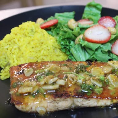 Salmon al mojo de ajo