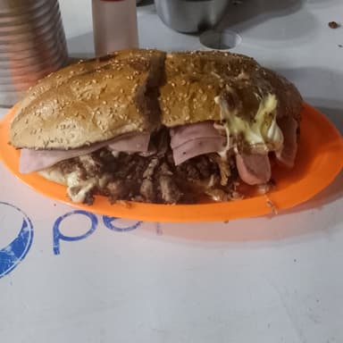 EXQUISITA Torta El Monterrey