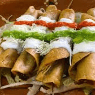 Orden de 4 Tacos Dorados de Birria Más Consomé
