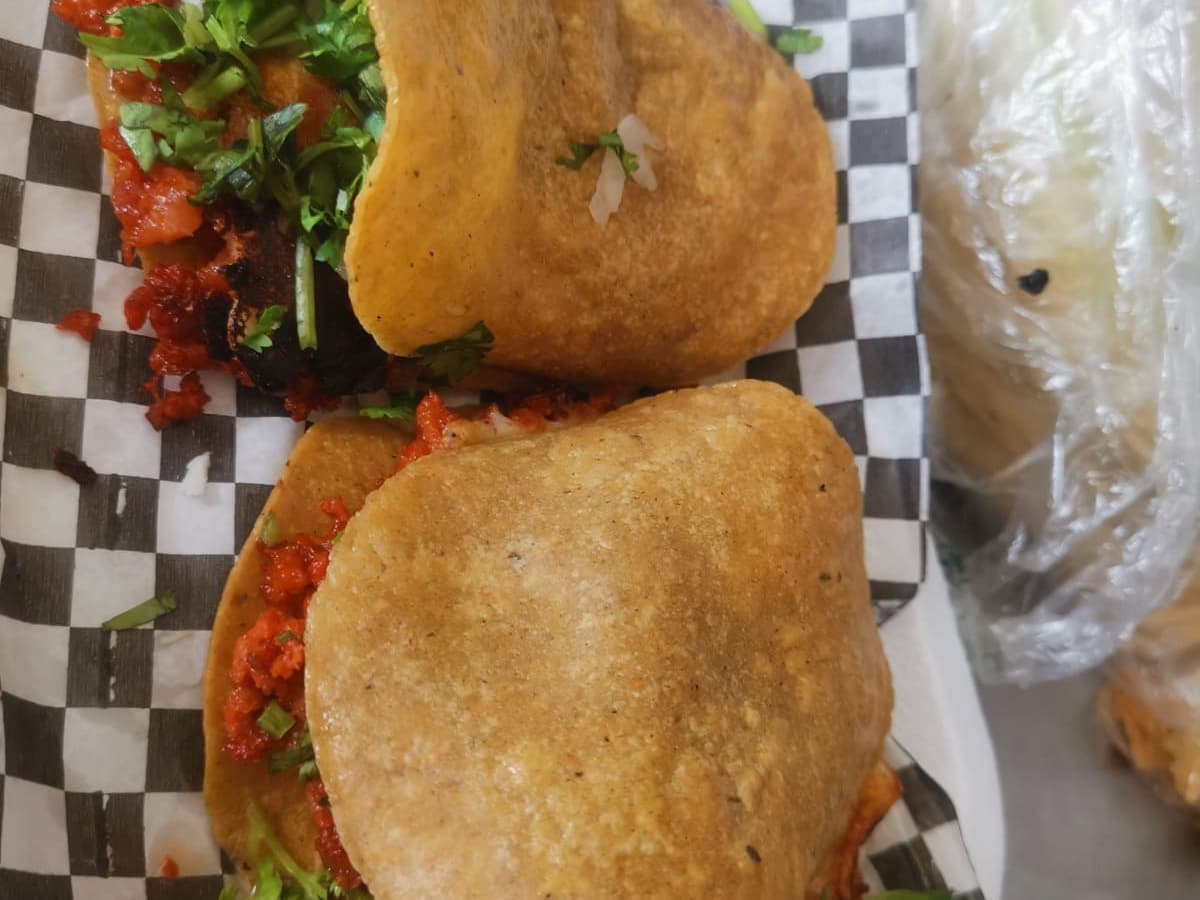 Los Chingones Tacos y Burritos