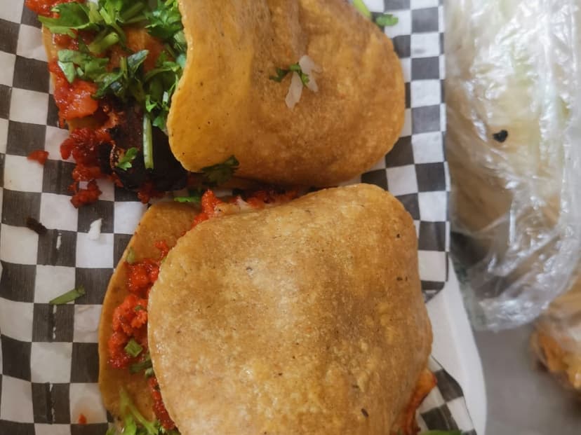 Los Chingones Tacos y Burritos