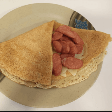 Crepa de salchicha con queso