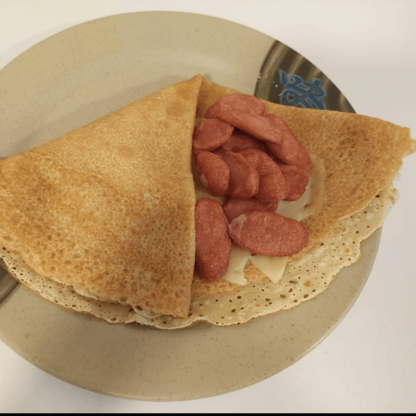 Crepa de salchicha con queso