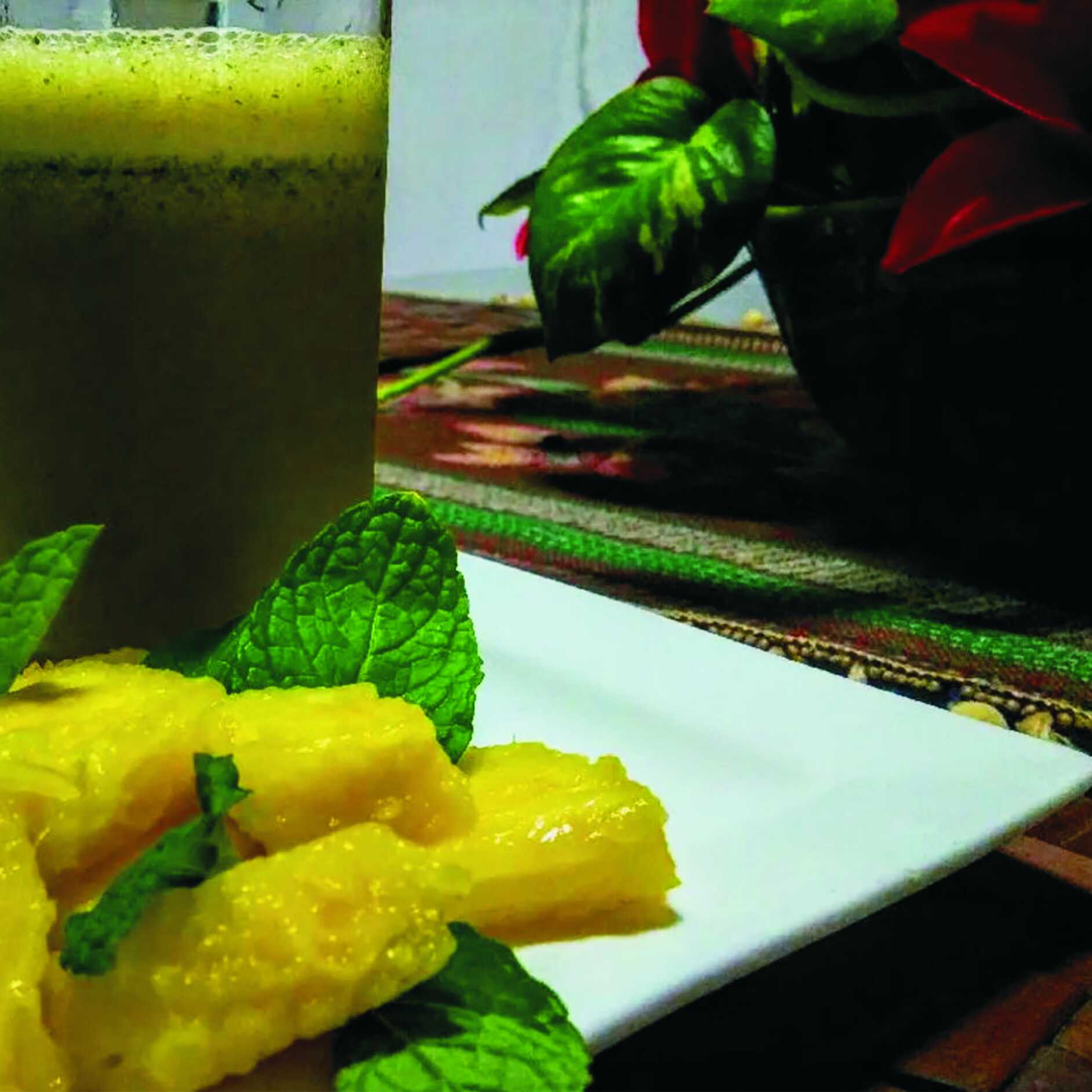 Agua de Yerbabuena con Piña y Limón 1 Lt