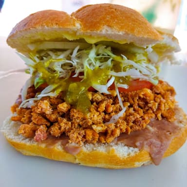 Lonche Huevo con Chorizo