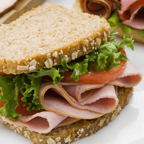 sandwich  sencillo   con papas gajo