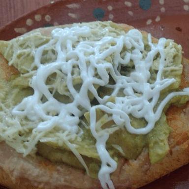 Molletes con Chilquiles