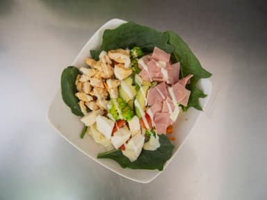 Ensaladas/Combinadas Más Agua Fresca