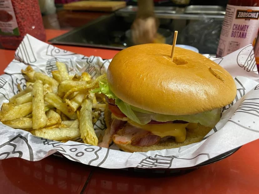 Frank Hamburguesas & Hotdogs (Suc. R.Flores)