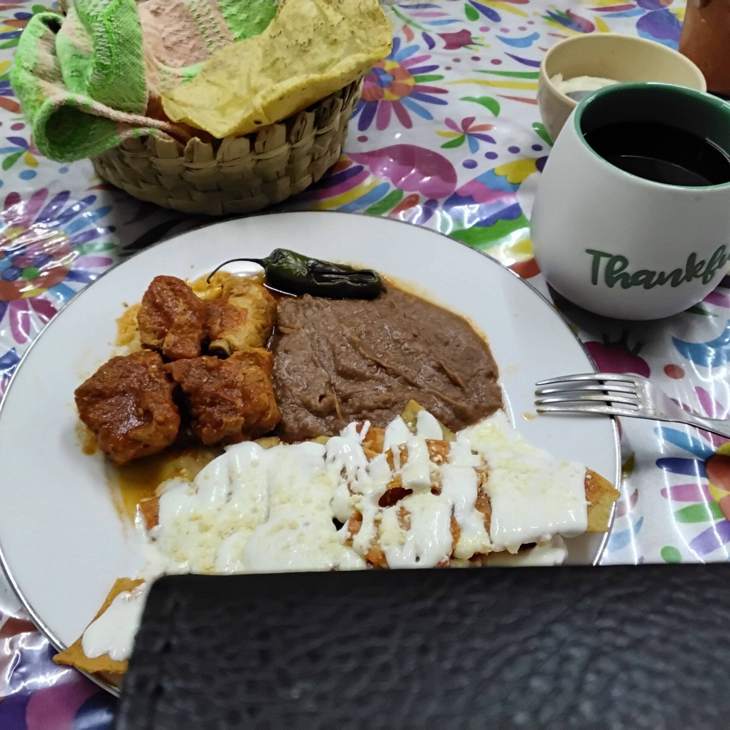 Chilaquiles con guiso