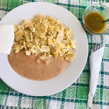 Huevos con Sopitas