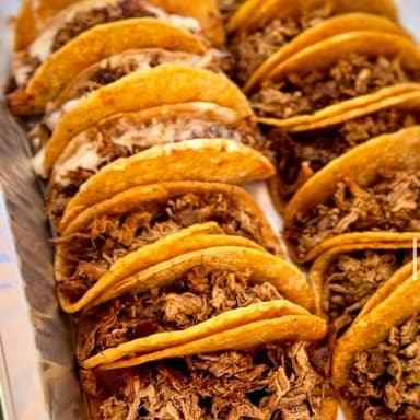 1 Quesabirria + 1 Taco + Conzomé.