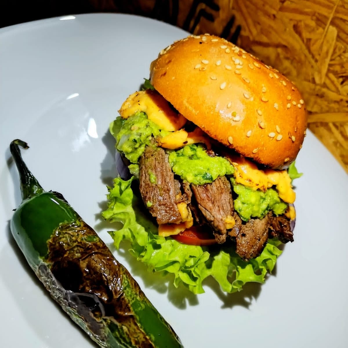 Hamburguesa de Arrachera con Papas.