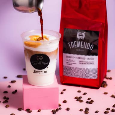 Latte Frío Clásico Grande/16 Oz