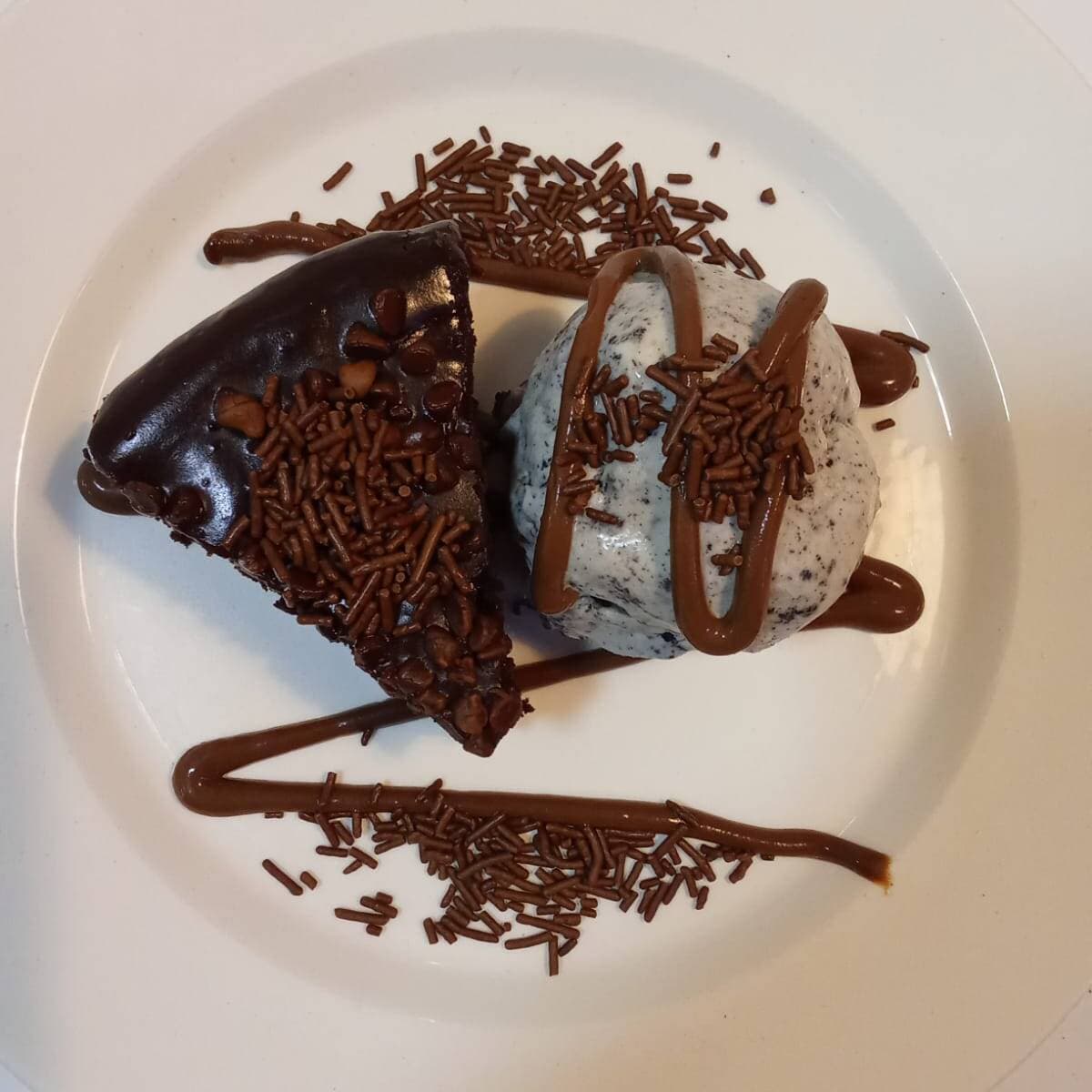 Torta de Chocolate con Helado
