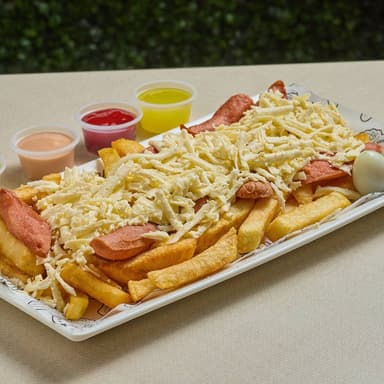 Salchipapas grande.